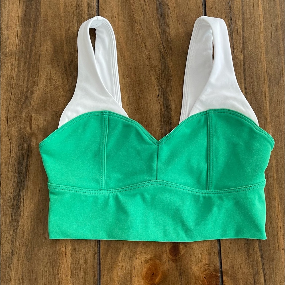 Girls dance top
Jo + Jax Dynamic Crop
Youth large 
Great condition